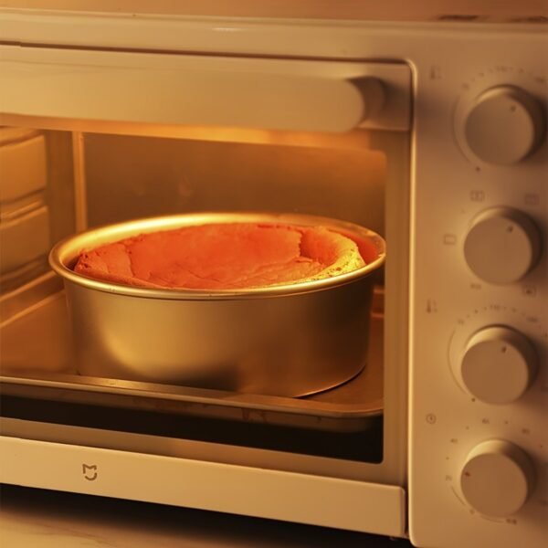 837faf91-eb2e-4e46-923e-f2f0305cb5c3.jpg 8-Inch Non-Stick Round Cake Pan with Removable Bottom | Cookware